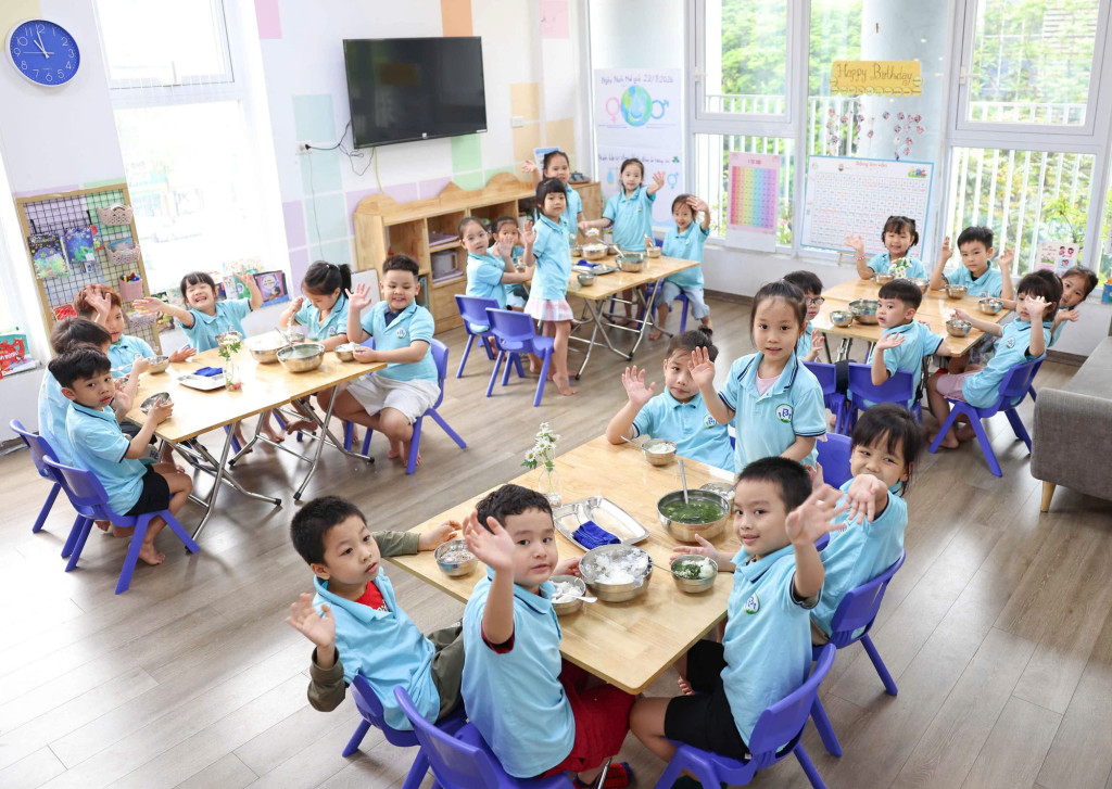 Chuyên gia: Bữa ăn học đường cần tính đến tầm vóc, không chỉ chuyện “ăn đủ”