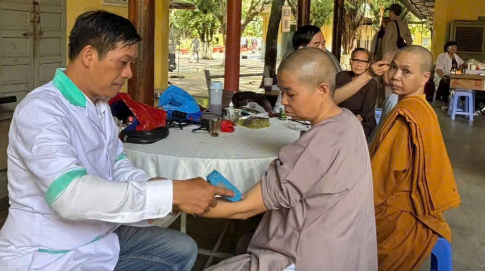 Lương y La Tân với tấm lòng thiện nguyện vì sức khỏe cộng đồng