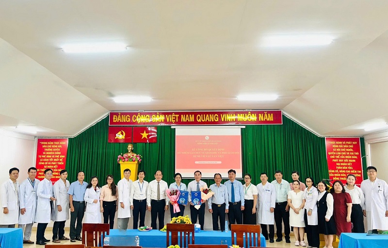 Sở Y tế TP.HCM trao quyết định bổ nhiệm lại Giám đốc và Phó Giám đốc Bệnh viện Lê Văn Việt