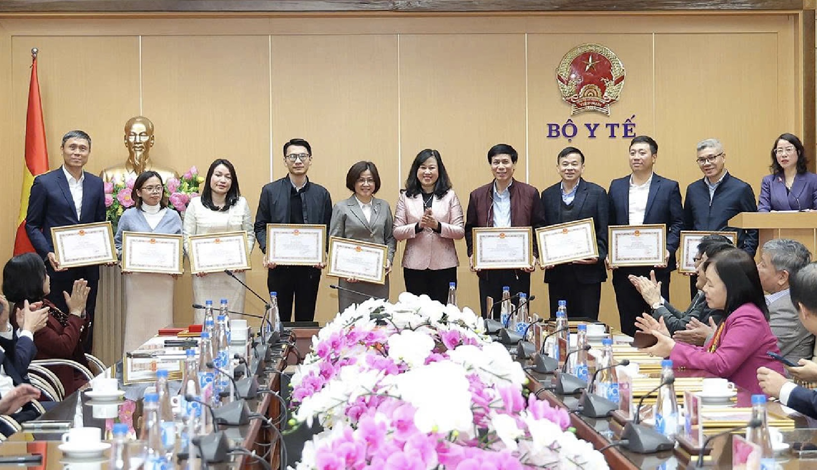 Năm 2025 đánh dấu bước hoàn thiện quan trọng về thể chế cho công tác bảo vệ, chăm sóc và nâng cao sức khỏe Nhân dân