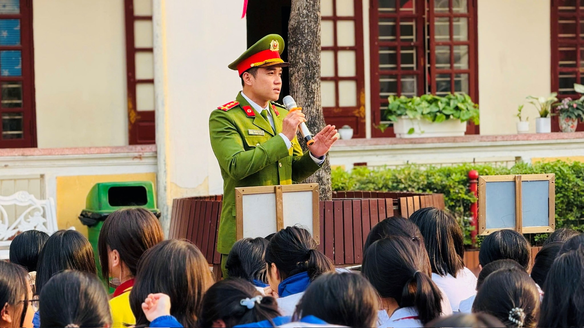 Hải Phòng: Tuyên truyền an toàn giao thông và pháp luật tại trường THCS Lê Lợi