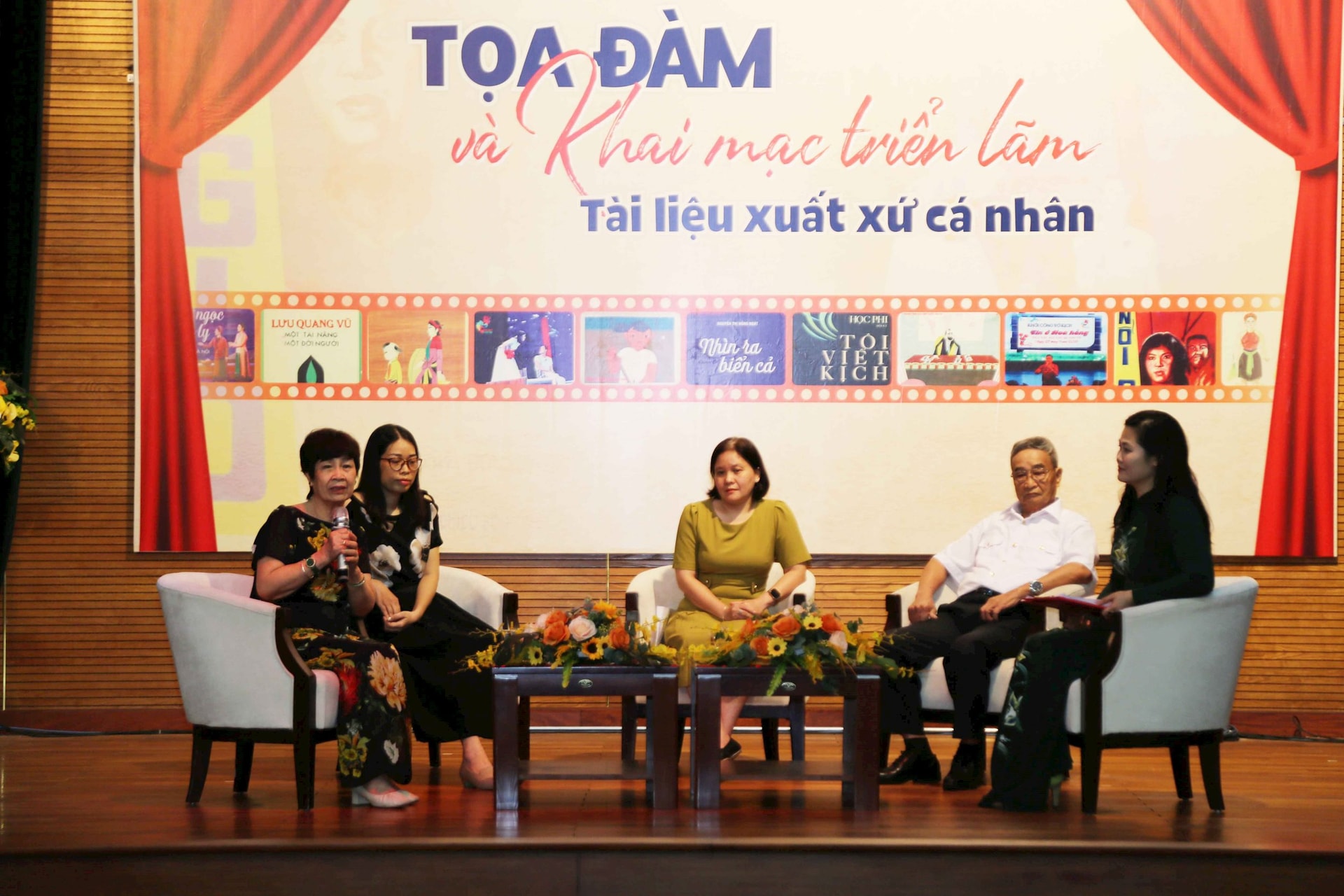 Triển lãm tài liệu lưu trữ cá nhân của 8 văn nghệ sỹ gạo cội