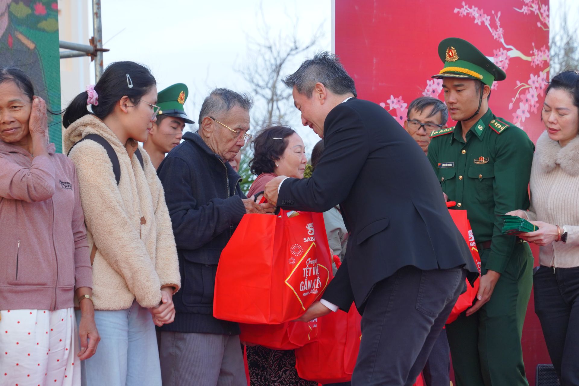 SABECO lan tỏa trọn vẹn “Vị Tết” đến 17 tỉnh thành qua chuỗi hoạt động cộng đồng “Chung Vị Tết Việt, Gắn Kết Muôn Miền”